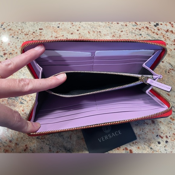 Versace Medusa Women's Bright Red 100% Textured Leather Zip-Around Wallet NEW - Picture 12 of 16